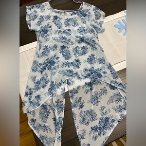 Size small/medium. Dr who shirt.